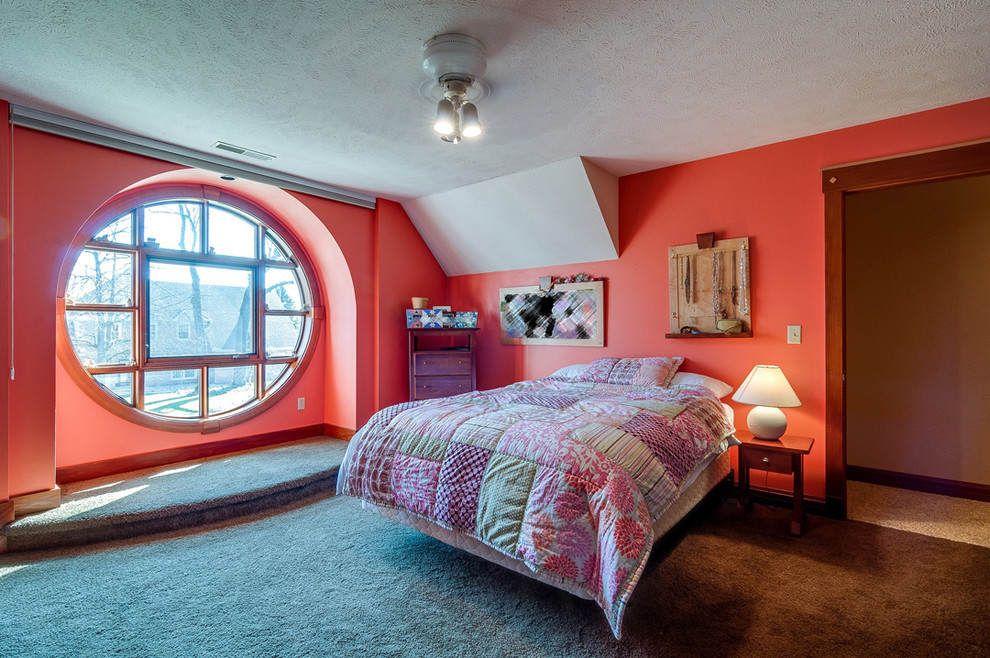 Mittelgroßes Rustikales Mädchenzimmer mit Teppichboden, Schlafplatz und roter Wandfarbe in Chicago