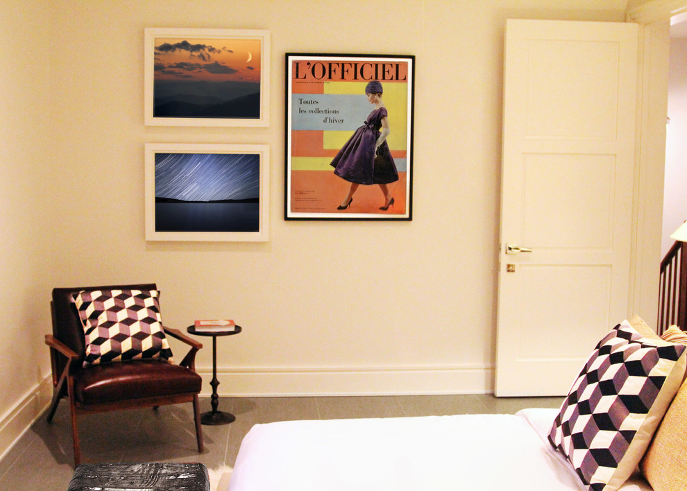 Mittelgroßes, Neutrales Modernes Jugendzimmer mit Schlafplatz, weißer Wandfarbe und hellem Holzboden in New York