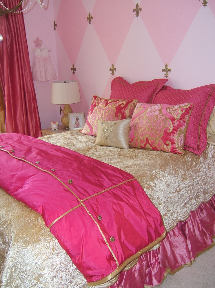 Inspiration for a timeless kids' room remodel in Richmond with pink walls