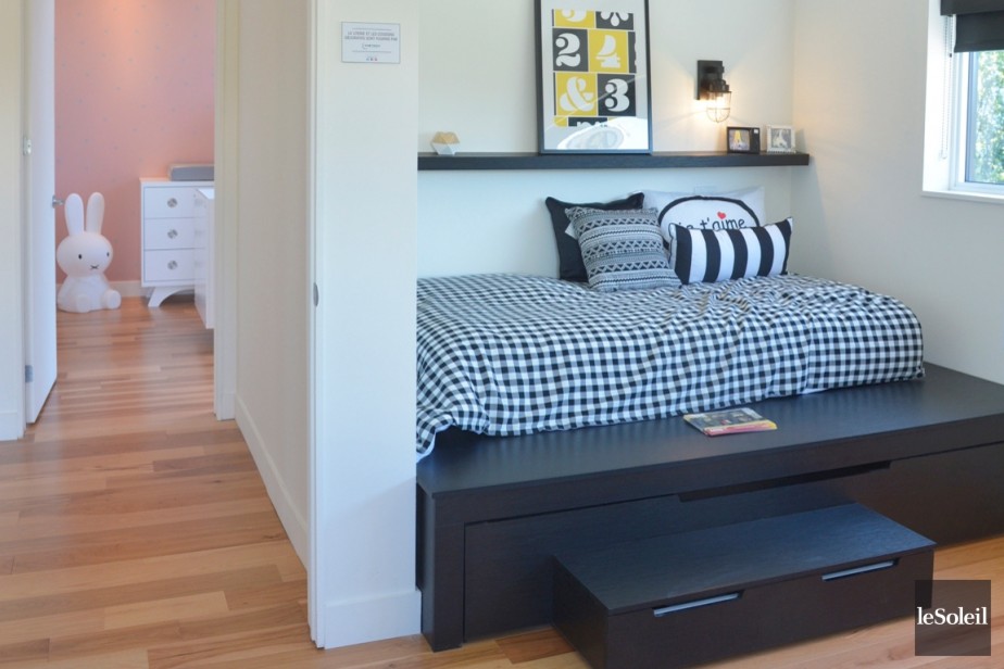 Photo of a medium sized contemporary children’s room for boys in Montreal with white walls, light hardwood flooring and beige floors.