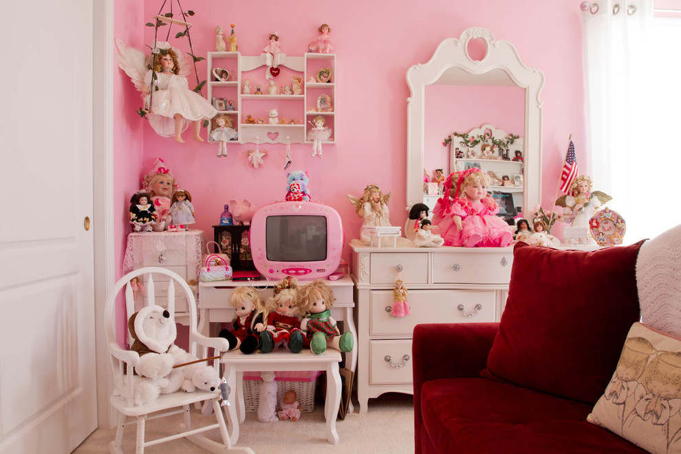 Inspiration for a classic kids' bedroom in New York.