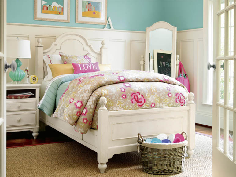 Example of a classic girl kids' bedroom design in Austin