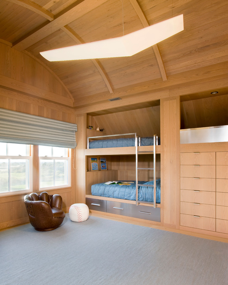 Cette image montre une chambre d'enfant de 4 à 10 ans design avec moquette et un lit superposé.