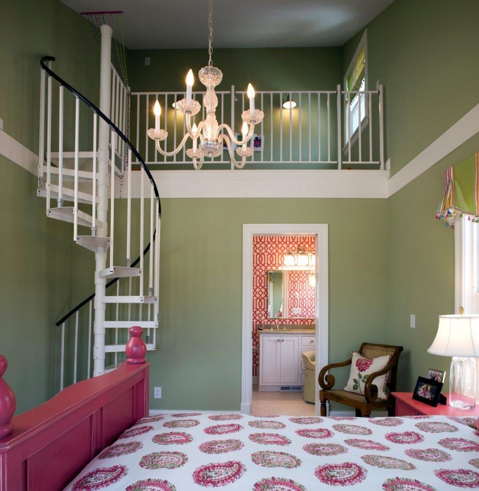 Klassisches Mädchenzimmer mit grüner Wandfarbe in Minneapolis