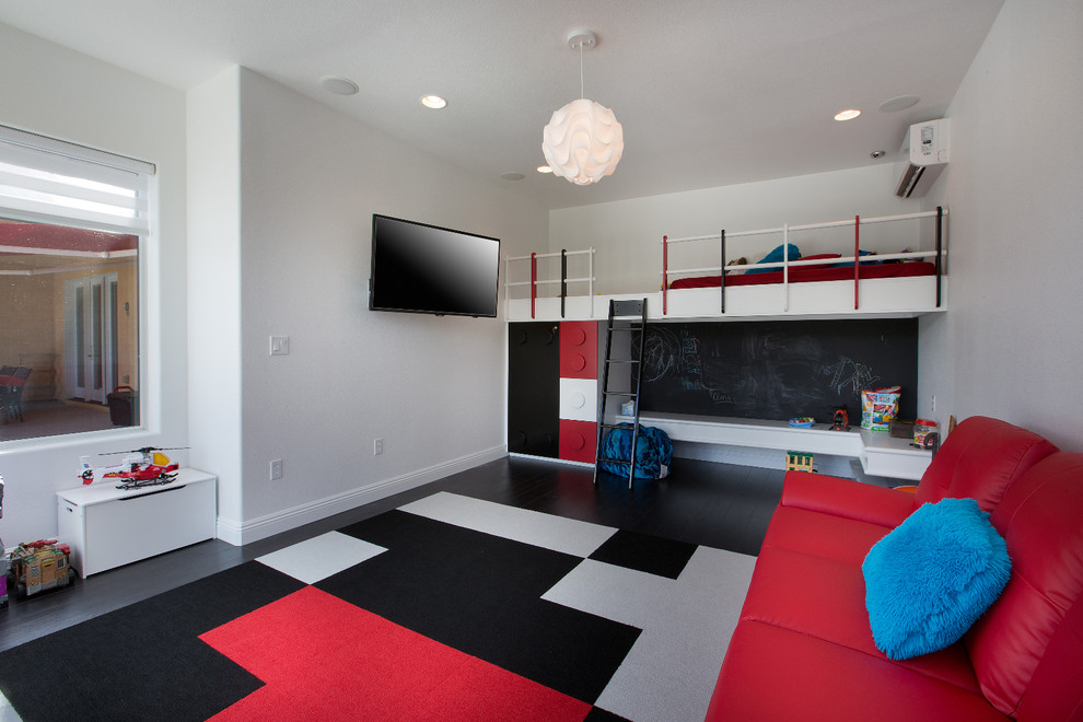 ラスベガスにあるコンテンポラリースタイルのおしゃれな子供部屋 (白い壁、児童向け) の写真