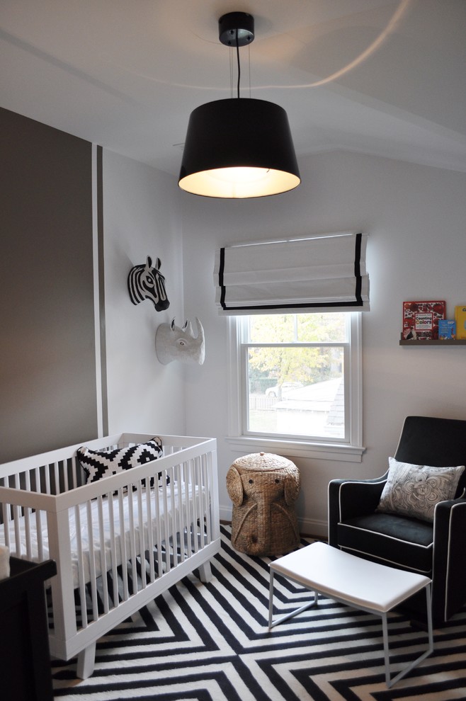 ワシントンD.C.にあるトランジショナルスタイルのおしゃれな赤ちゃん部屋 (男女兼用) の写真