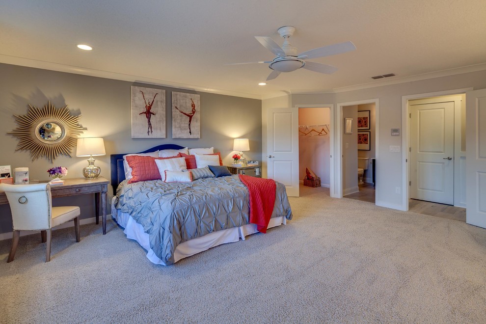 Design ideas for a traditional teen’s room for girls in Miami with grey walls and carpet.
