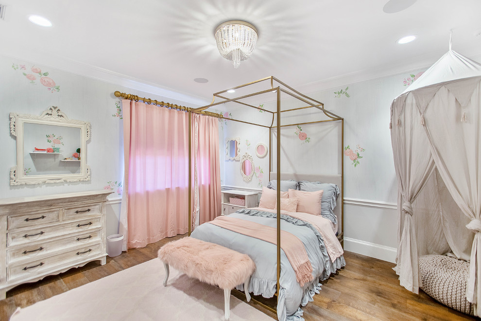 Vintage children’s room for girls in Miami with multi-coloured walls, dark hardwood flooring and brown floors.