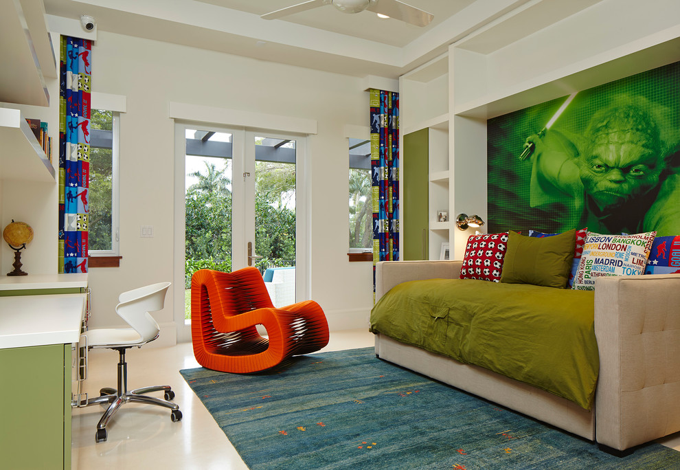 Modern inredning av ett pojkrum kombinerat med sovrum, med flerfärgade väggar