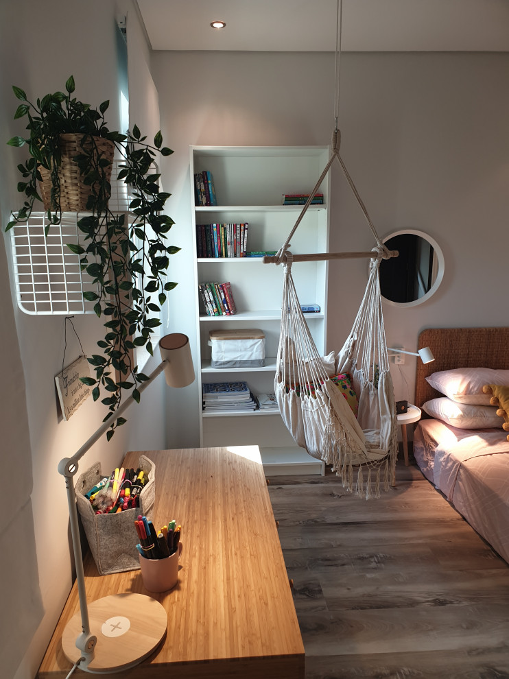 Mittelgroßes Modernes Kinderzimmer mit Schlafplatz und Vinylboden in Sonstige