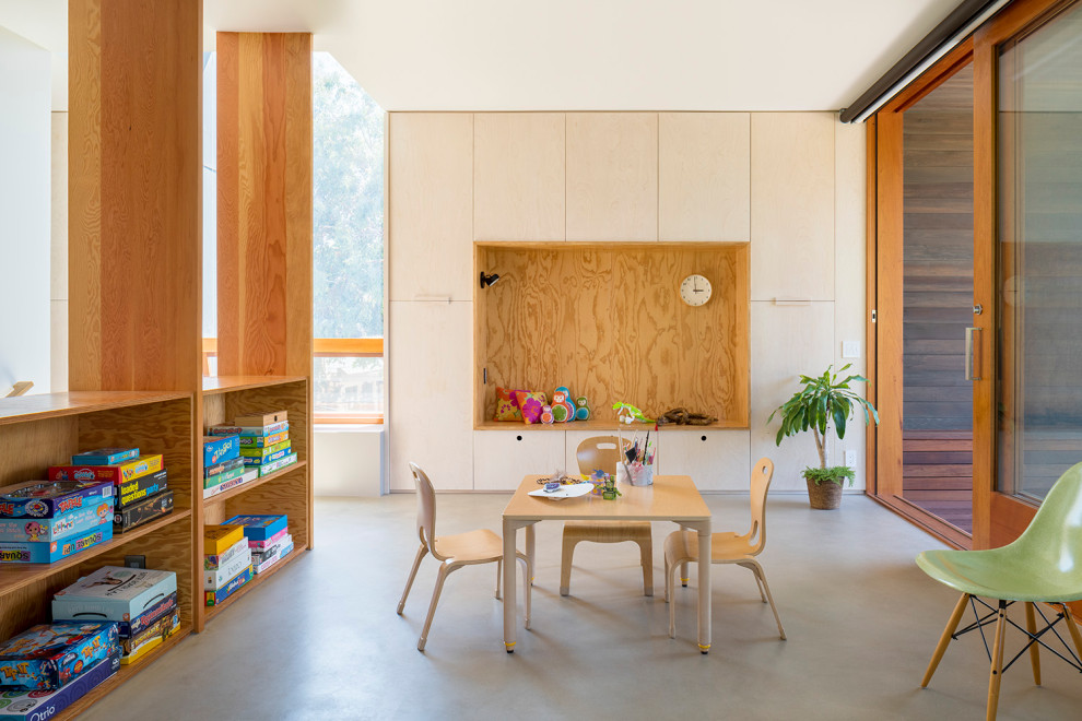 Foto på ett funkis barnrum kombinerat med lekrum och för 4-10-åringar, med vita väggar, betonggolv och grått golv