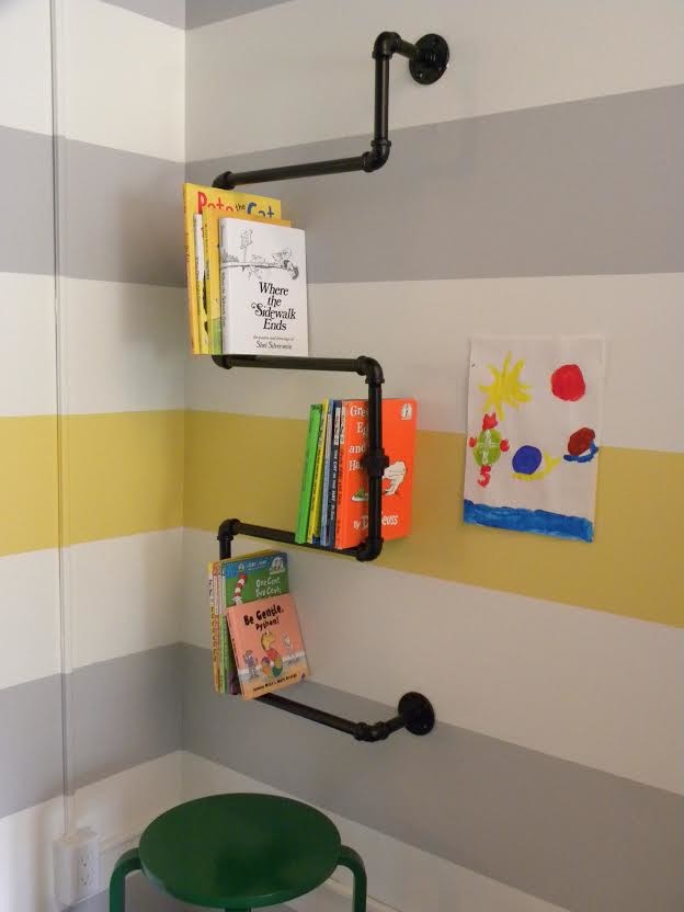 Ejemplo de dormitorio infantil de 1 a 3 años ecléctico de tamaño medio con paredes grises y moqueta