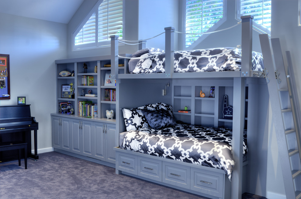 Modelo de dormitorio infantil de 4 a 10 años contemporáneo grande con paredes grises y moqueta