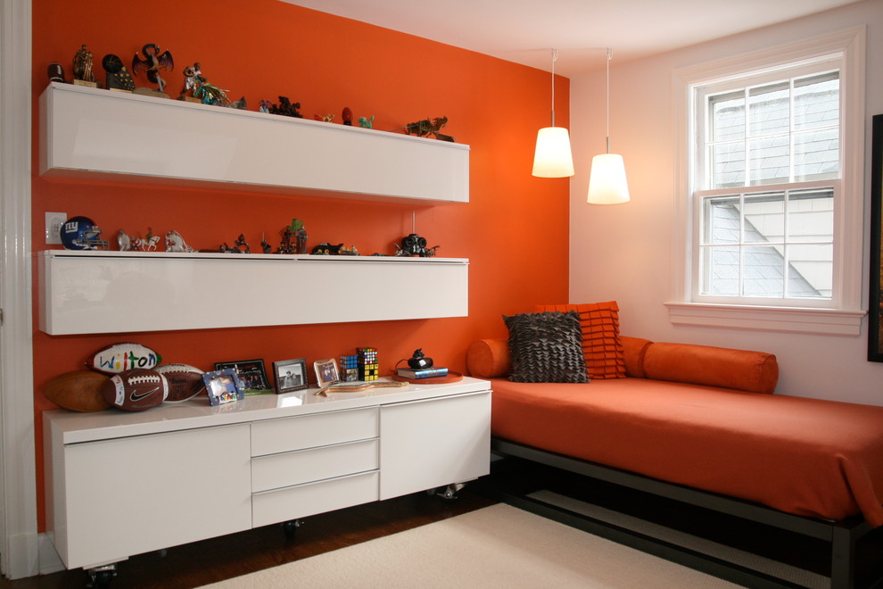 На фото: детская в современном стиле с спальным местом и оранжевыми стенами для подростка, мальчика