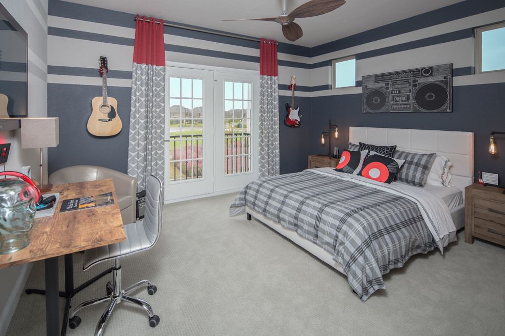 Exemple d'une grande chambre d'enfant chic avec un mur bleu et moquette.