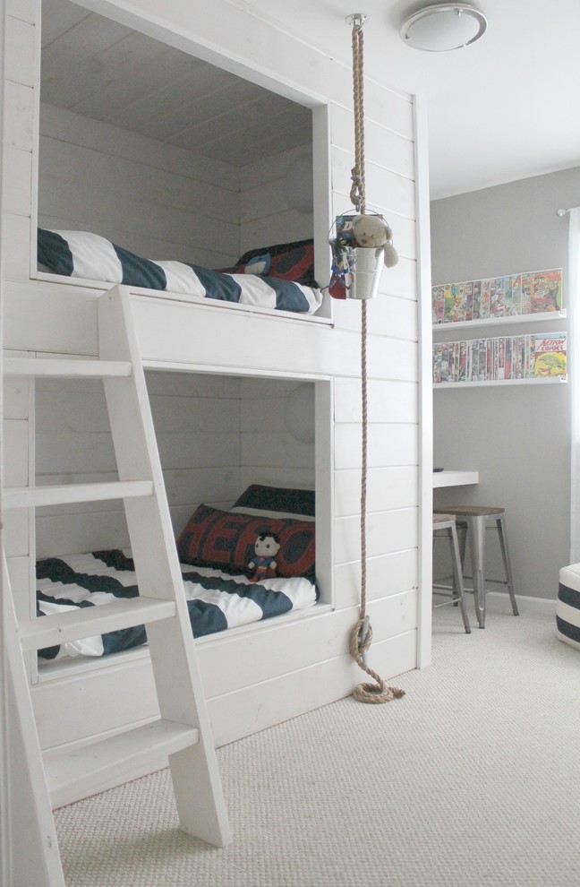 Свежая идея для дизайна: детская среднего размера в морском стиле с спальным местом и серыми стенами для мальчика - отличное фото интерьера