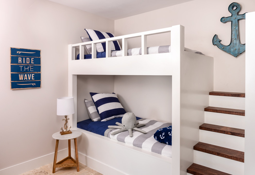 Idées déco pour une chambre d'enfant de 4 à 10 ans bord de mer avec un mur blanc et un lit superposé.