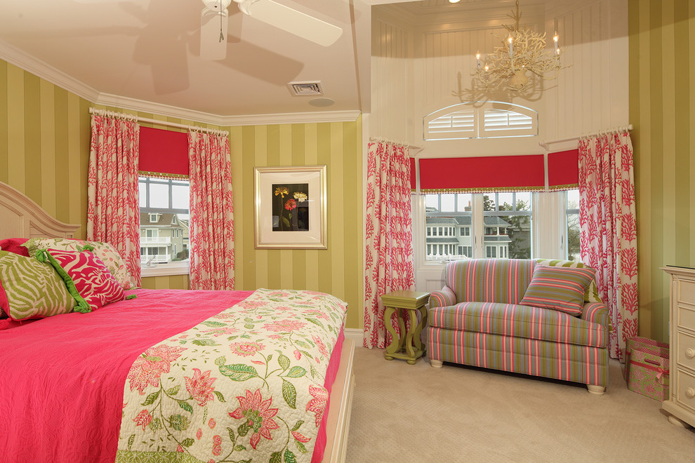 Пример оригинального дизайна: детская среднего размера в морском стиле с спальным местом, зелеными стенами, ковровым покрытием и бежевым полом для девочки