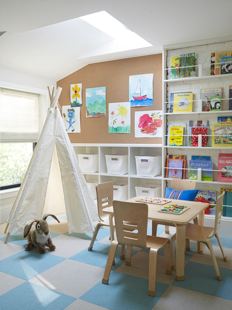 На фото: нейтральная детская с игровой среднего размера в стиле фьюжн с белыми стенами, ковровым покрытием и синим полом для ребенка от 4 до 10 лет с