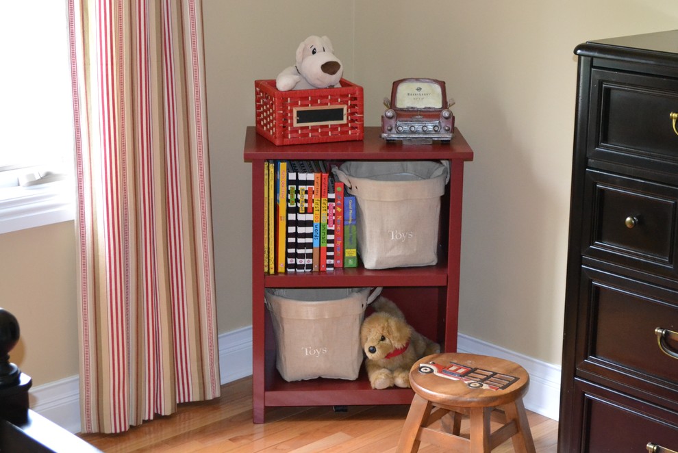 Inspiration for a timeless kids' room remodel in Chicago