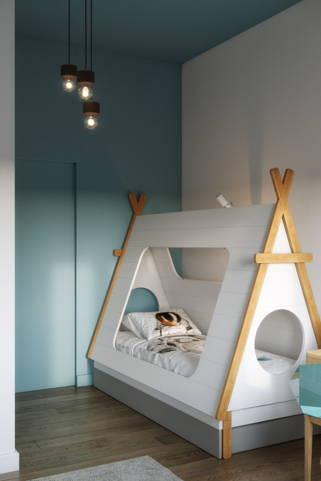 Idéer för ett litet modernt barnrum kombinerat med sovrum, med blå väggar, bambugolv och brunt golv