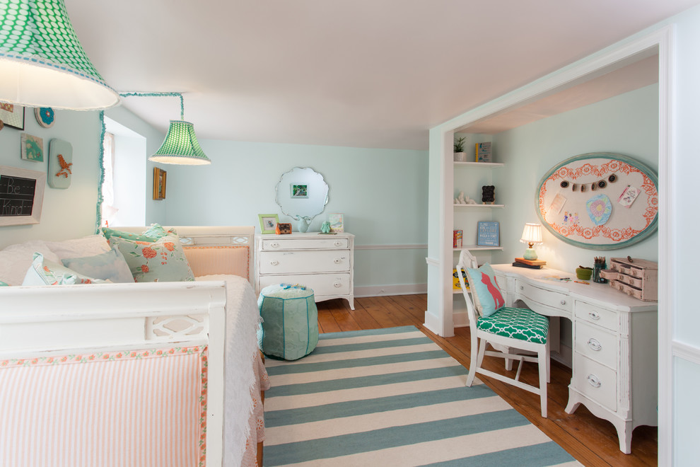 Imagen de dormitorio infantil romántico de tamaño medio