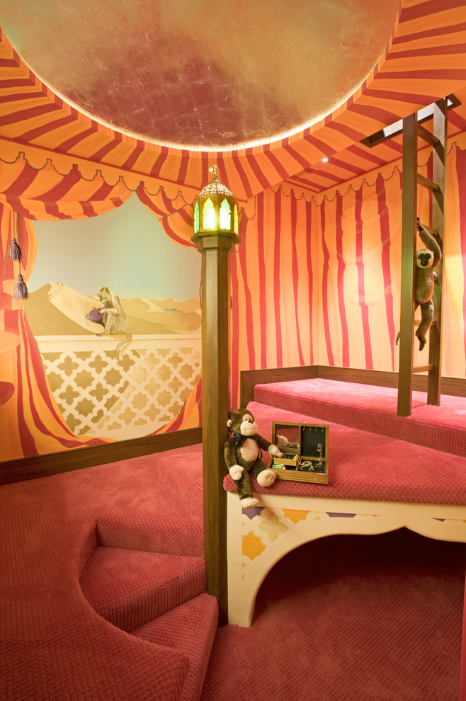 サンフランシスコにある高級な地中海スタイルのおしゃれな子供部屋 (カーペット敷き、児童向け) の写真