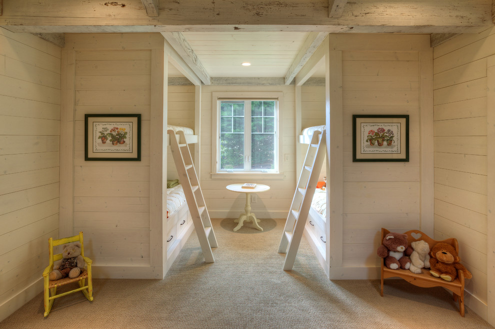 Aménagement d'une chambre d'enfant de 1 à 3 ans classique avec moquette et un lit superposé.