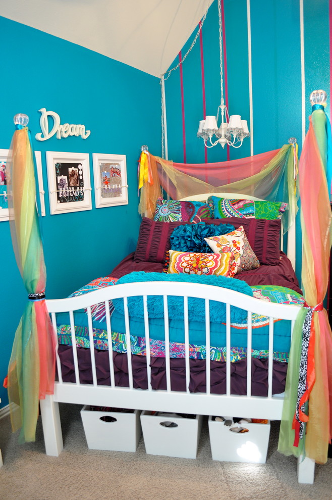 Traditional kids' bedroom in Dallas.