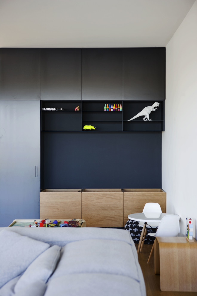 Neutrales Modernes Kinderzimmer mit Spielecke und bunten Wänden in Sydney