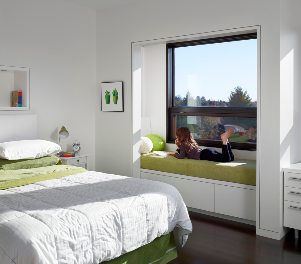 Example of a trendy girl kids' room design in Toronto