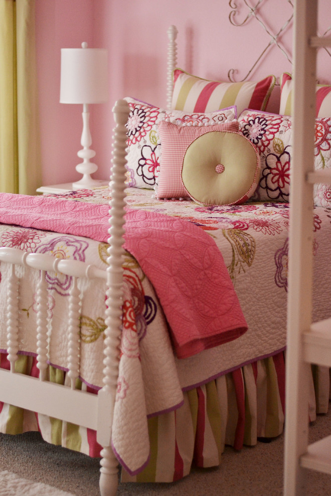 Design ideas for a traditional kids' bedroom in Dallas.