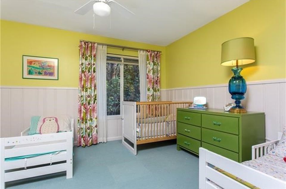 Example of a 1950s kids' room design in Austin