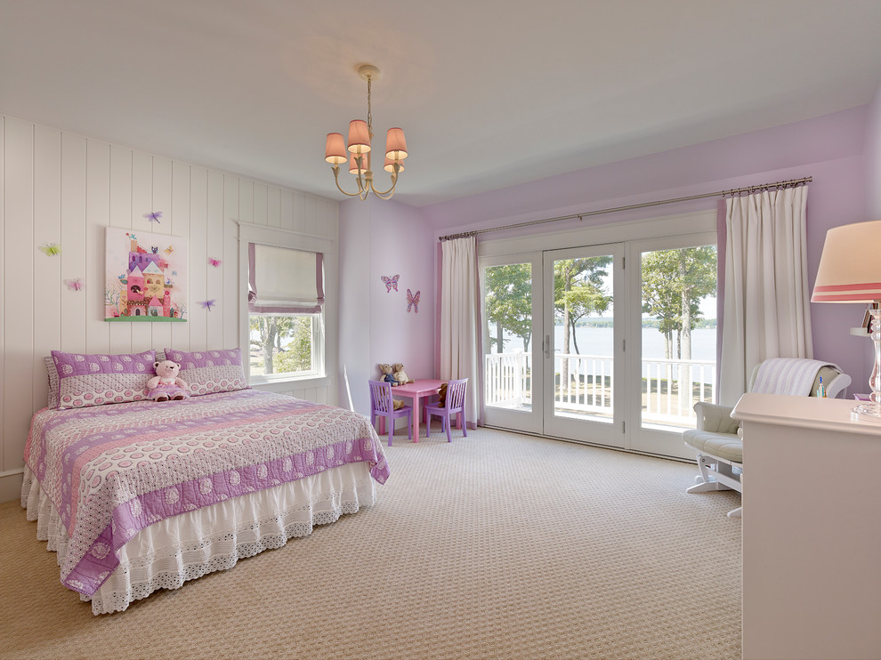 На фото: большая детская в классическом стиле с ковровым покрытием, спальным местом, фиолетовыми стенами и бежевым полом для ребенка от 4 до 10 лет, девочки с