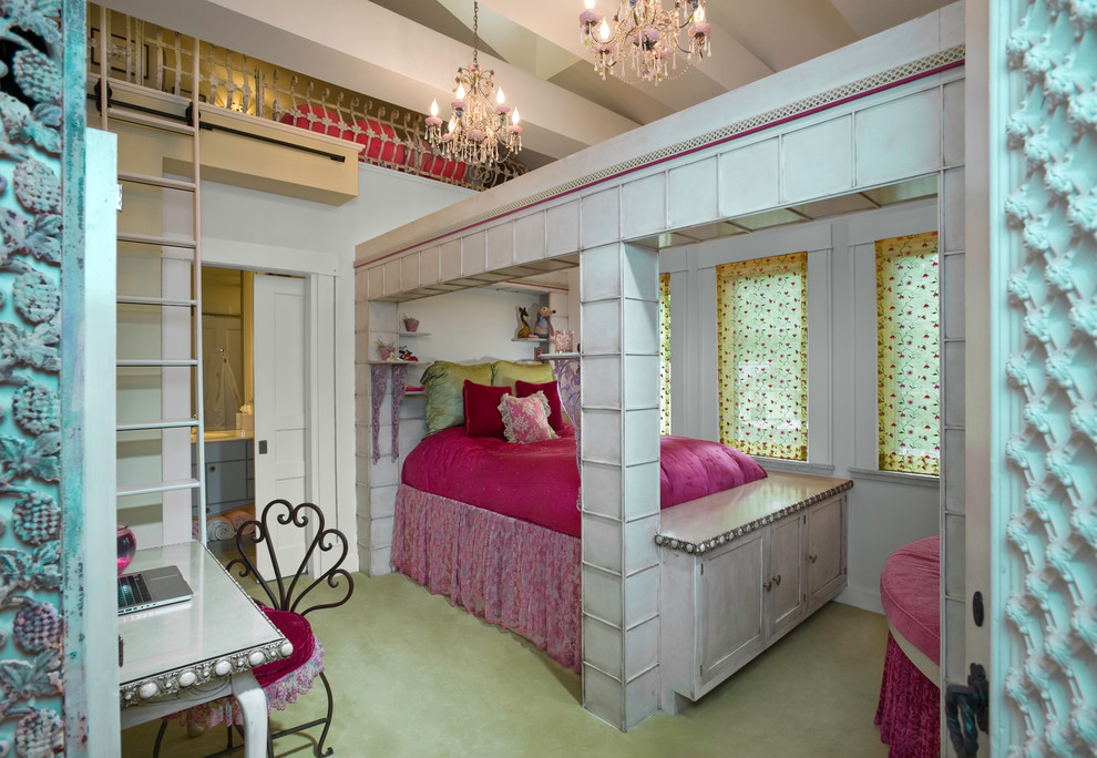 Bild på ett eklektiskt flickrum kombinerat med sovrum och för 4-10-åringar, med vita väggar och heltäckningsmatta