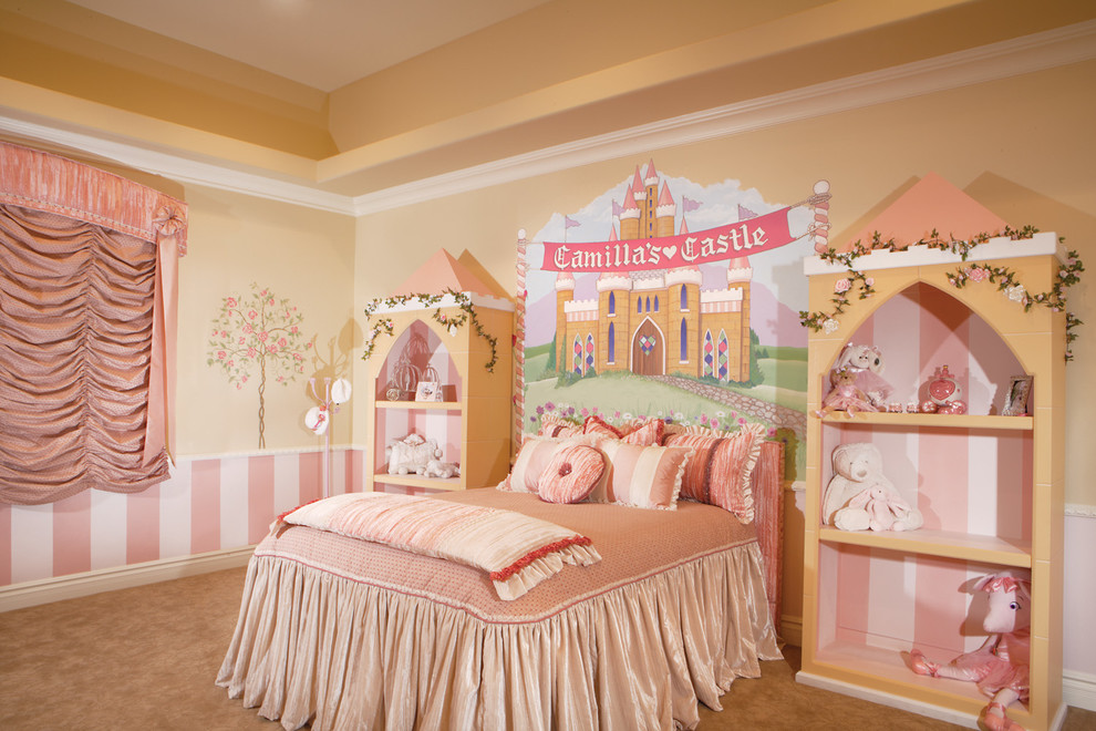 Идея дизайна: огромная детская в стиле неоклассика (современная классика) с спальным местом, разноцветными стенами и ковровым покрытием для ребенка от 1 до 3 лет, девочки