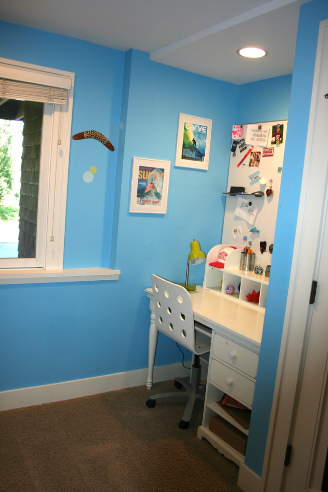 Foto de dormitorio infantil actual pequeño con paredes azules y moqueta