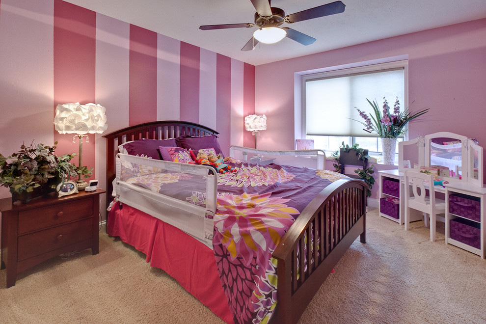 Design ideas for a traditional kids' bedroom in Minneapolis.