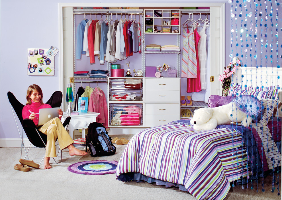 Inspiration for a contemporary kids' room remodel in Cincinnati