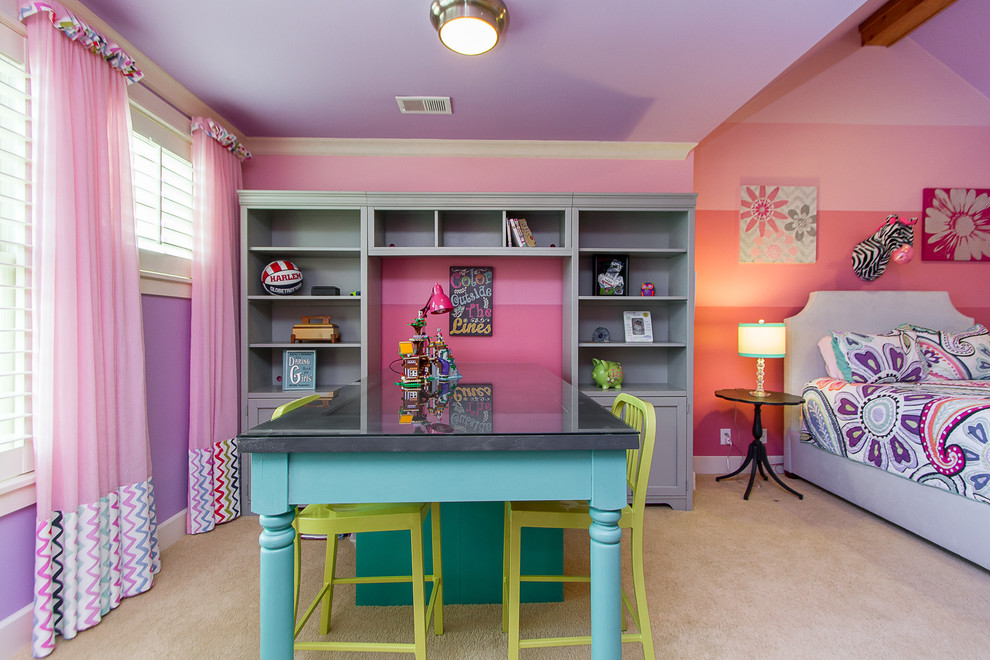 Стильный дизайн: большая детская в стиле неоклассика (современная классика) с спальным местом, розовыми стенами, ковровым покрытием и бежевым полом для подростка, девочки - последний тренд