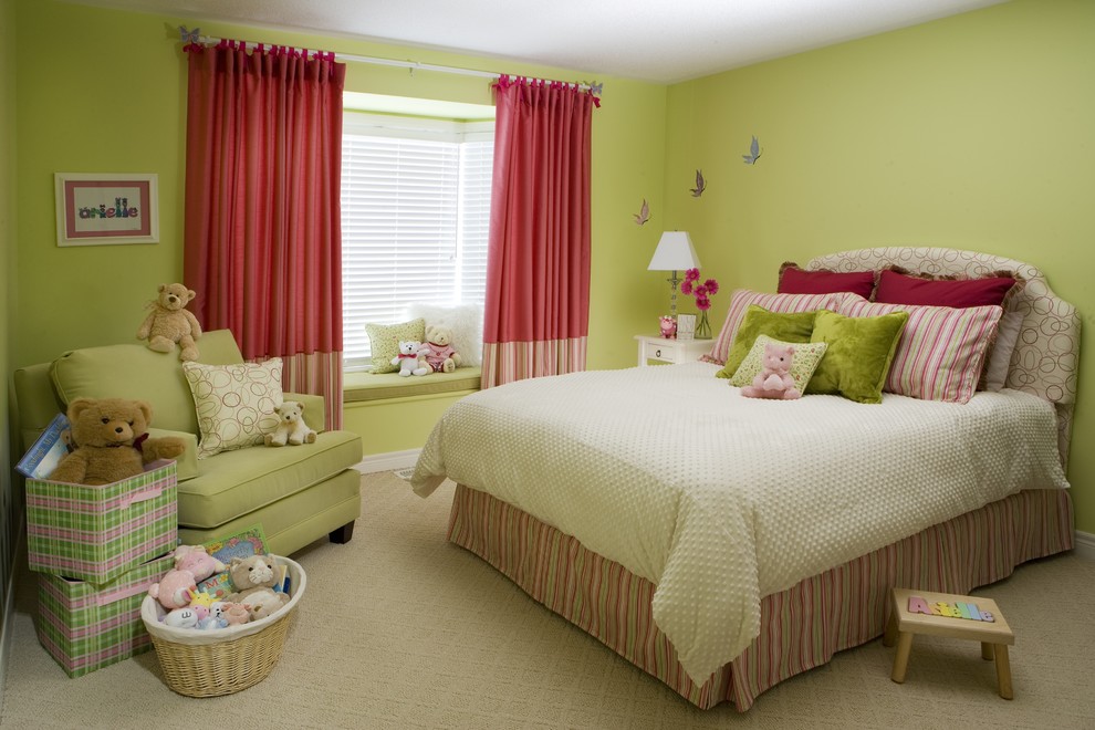 Design ideas for a contemporary children’s room for girls in Toronto with green walls and carpet.