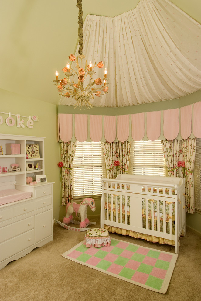 Design ideas for a traditional kids' bedroom in Atlanta.