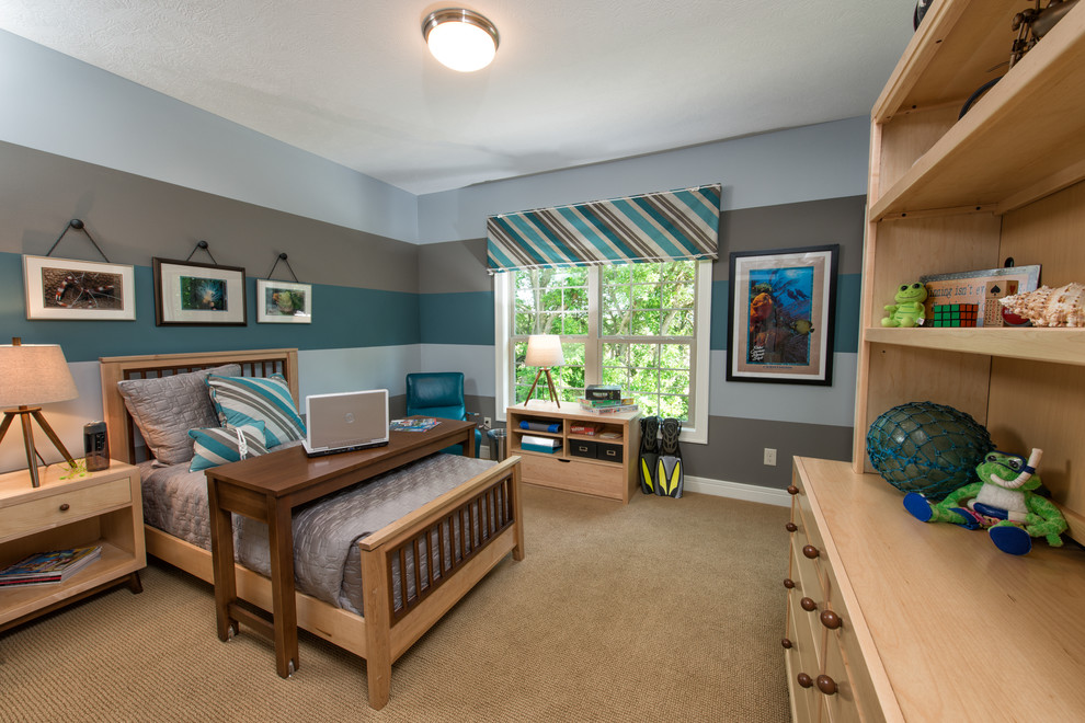 Пример оригинального дизайна: детская среднего размера в стиле неоклассика (современная классика) с разноцветными стенами, ковровым покрытием и спальным местом для подростка, мальчика