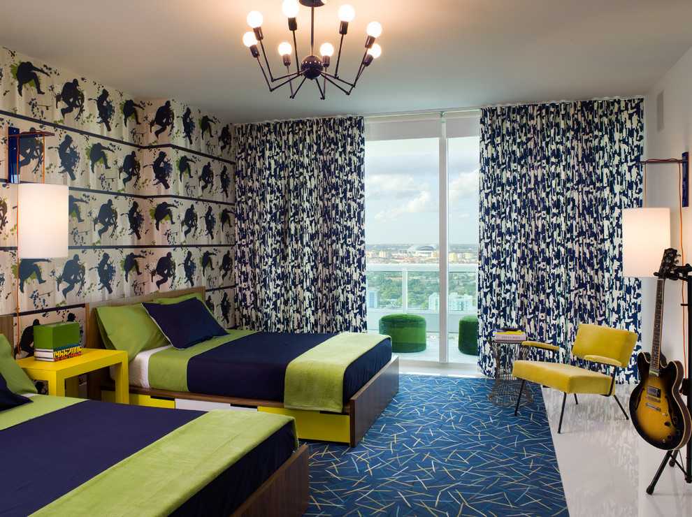Mittelgroßes Modernes Kinderzimmer mit blauer Wandfarbe und Teppichboden in Miami