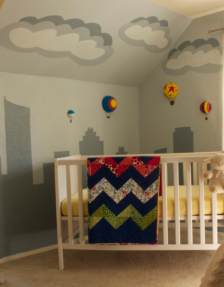 Cette photo montre une chambre de bébé tendance.