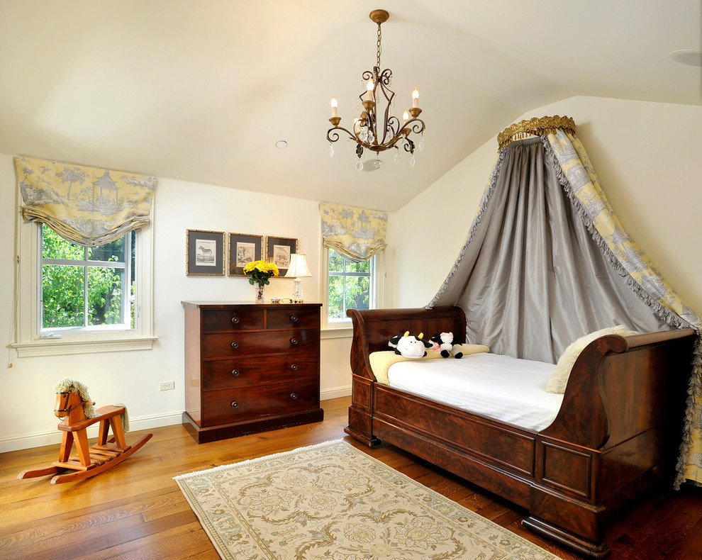 Inspiration for a timeless kids' bedroom remodel in San Francisco