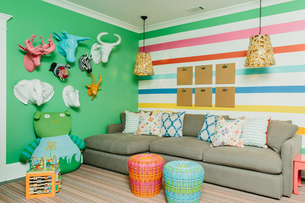 Aménagement d'une chambre d'enfant de 4 à 10 ans contemporaine de taille moyenne avec un mur multicolore, moquette et un sol multicolore.