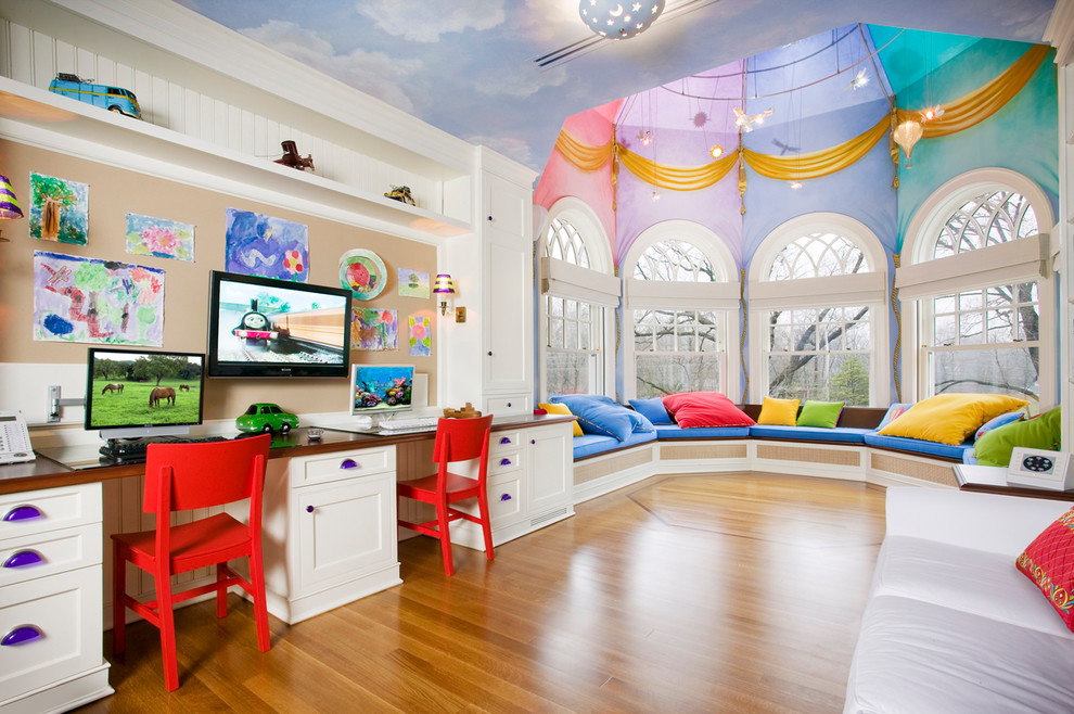 Inspiration for a timeless kids' study room remodel in New York