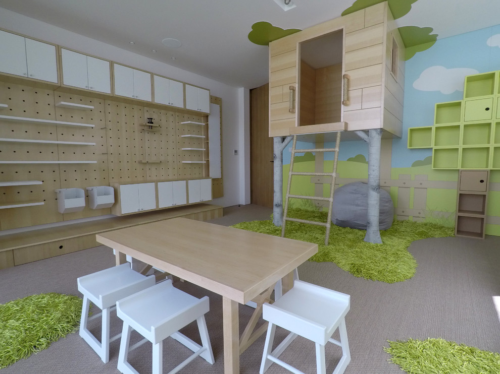Idée de décoration pour une petite chambre d'enfant de 4 à 10 ans design avec un mur blanc, moquette et un sol beige.