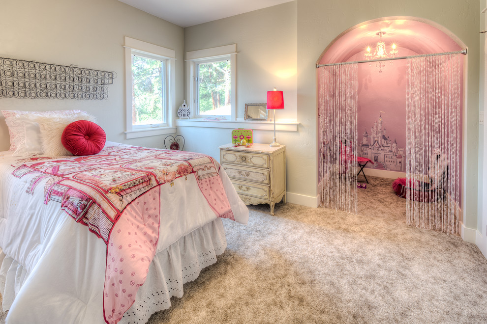 Foto de dormitorio infantil de 4 a 10 años de estilo americano de tamaño medio con paredes beige y moqueta